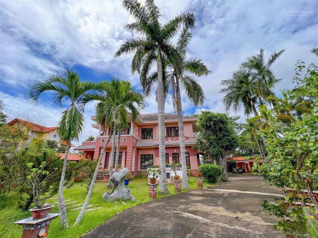 Bán siêu biệt thự 4000m2 có 700 thổ cư, giá 17,5 tỷ, gần trường sát hạch lái xe, củ chi