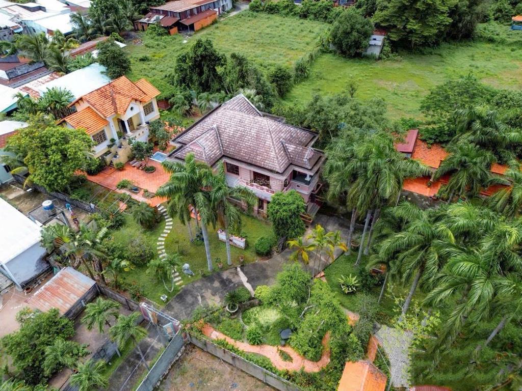 Bán siêu biệt thự 4000m2 có 700 thổ cư, giá 17,5 tỷ, gần trường sát hạch lái xe, củ chi