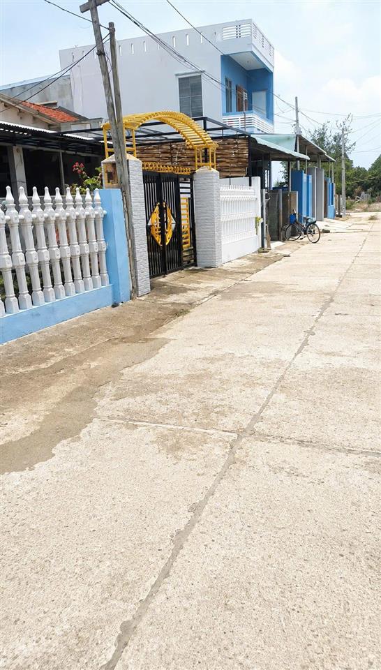 Chính chủ bán nhà cấp 4, kp. uất lâm, p. hòa hiệp, đăklăk 443,7m2 có 150m2 đất ở đô thị(14,65mx30m)