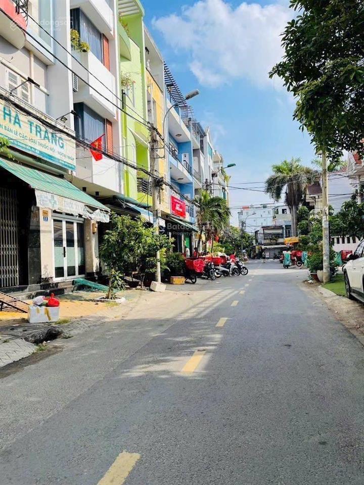 Bán lô đất khu dân cư phong phú 5. kế bến xe quận 8.