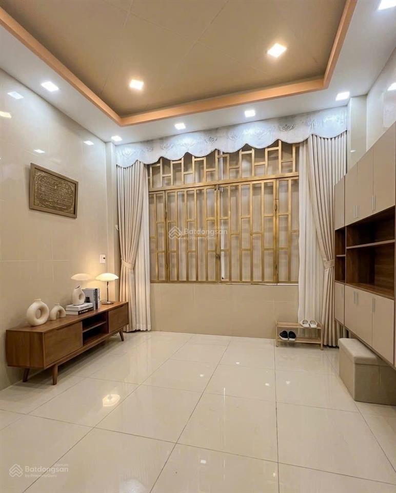 Bán căn góc 2 mặt tiền. kế trường thpt tạ quang bửu.