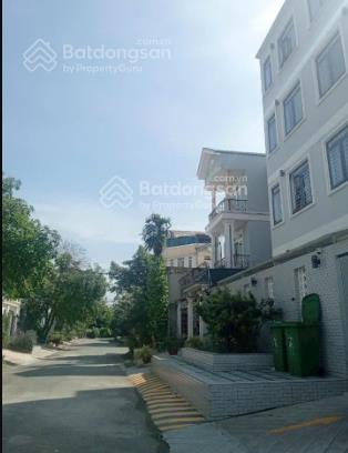 Bán căn biệt thự kế công viên. cạnh bến xe quận 8