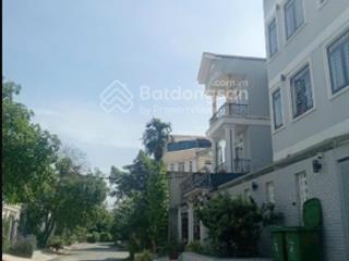 Bán căn biệt thự kế công viên. cạnh bến xe quận 8