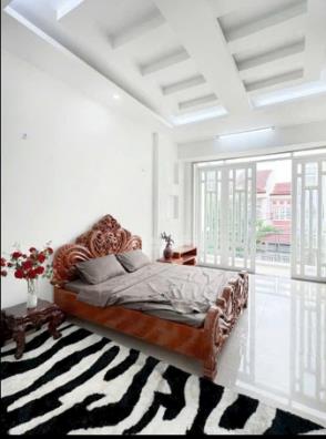 Bán căn biệt thự kế công viên. cạnh bến xe quận 8