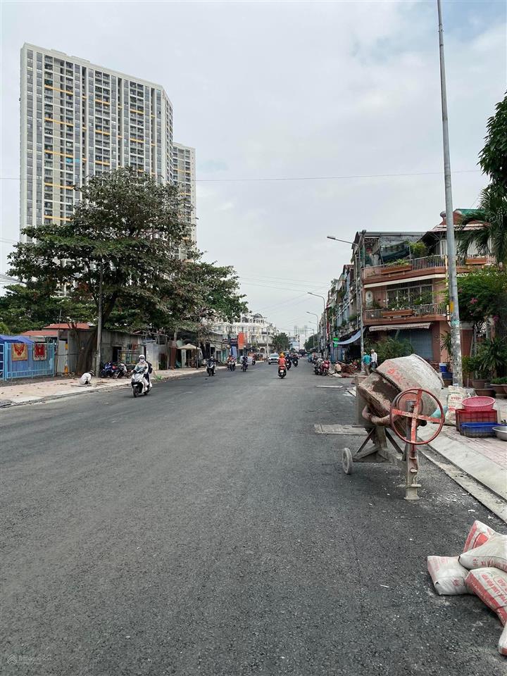Bán lô đất biệt thự kế chung cư pegasuit, cạnh bến xe quận 8.