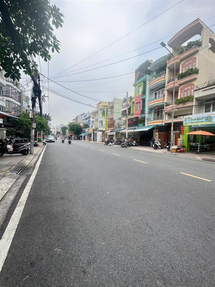 Bán căn nhà mặt tiền đường chợ lớn. khu dân cư bình phú.