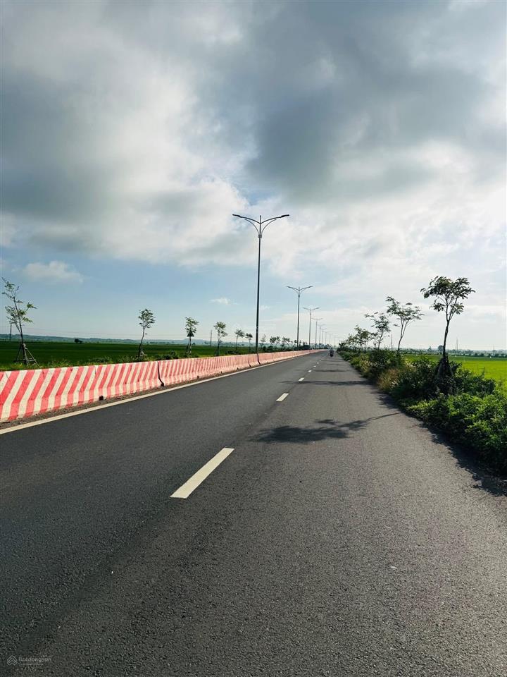 599triệu sở hữu ngay lô đất 500m2 ngay hồ bà thành, tuyến tránh quốc lộ 55. ngang 15m x 37m đất lúa