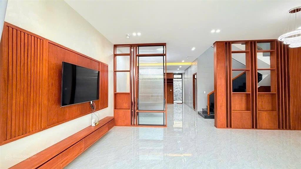 Nhà cực đẹp mới 99% ngay đường trần quang diệu, p. bà rịa. thiết kế 1 trệt 1 lầu 8m x 24m