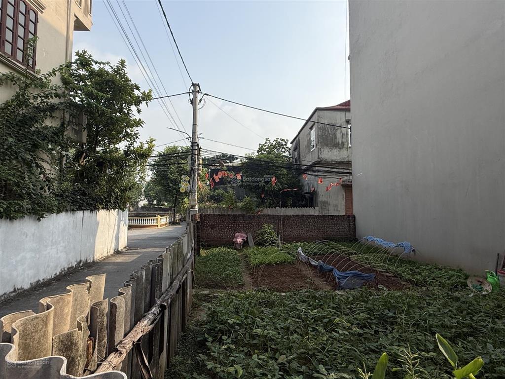Bán lô góc mặt tiền rộng ô tô vào nhà