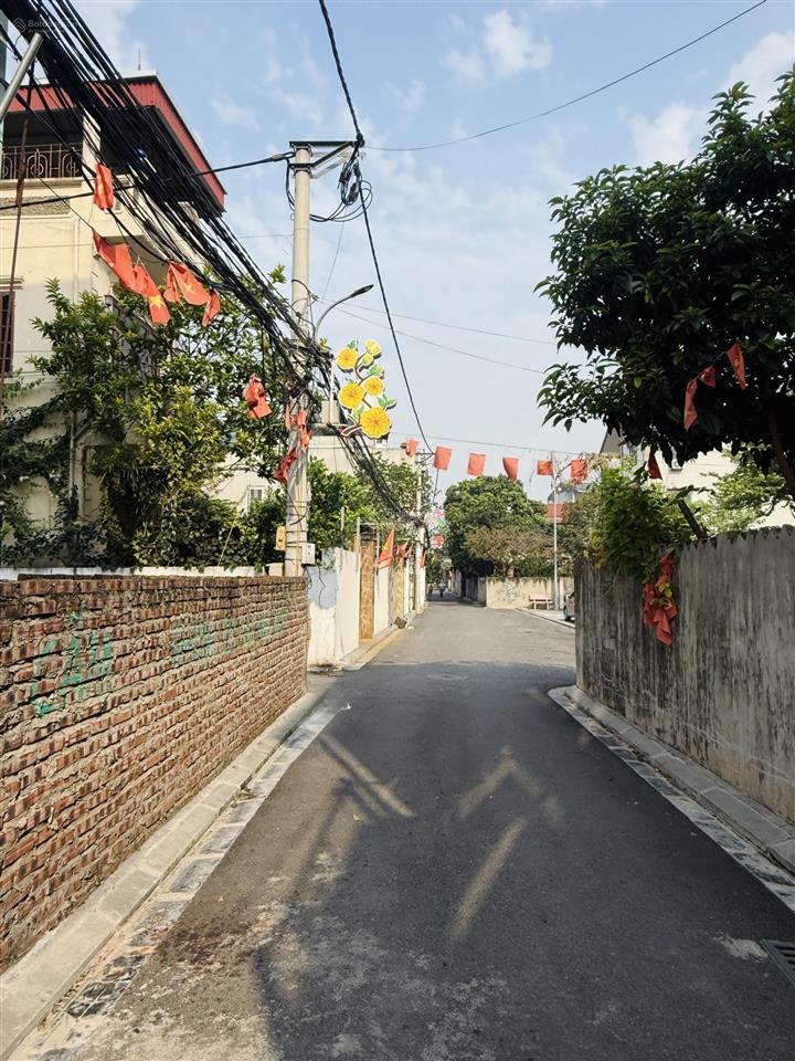 Bán lô góc mặt tiền rộng ô tô vào nhà