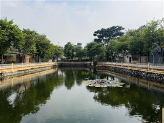 Bán lô góc mặt tiền rộng ô tô vào nhà