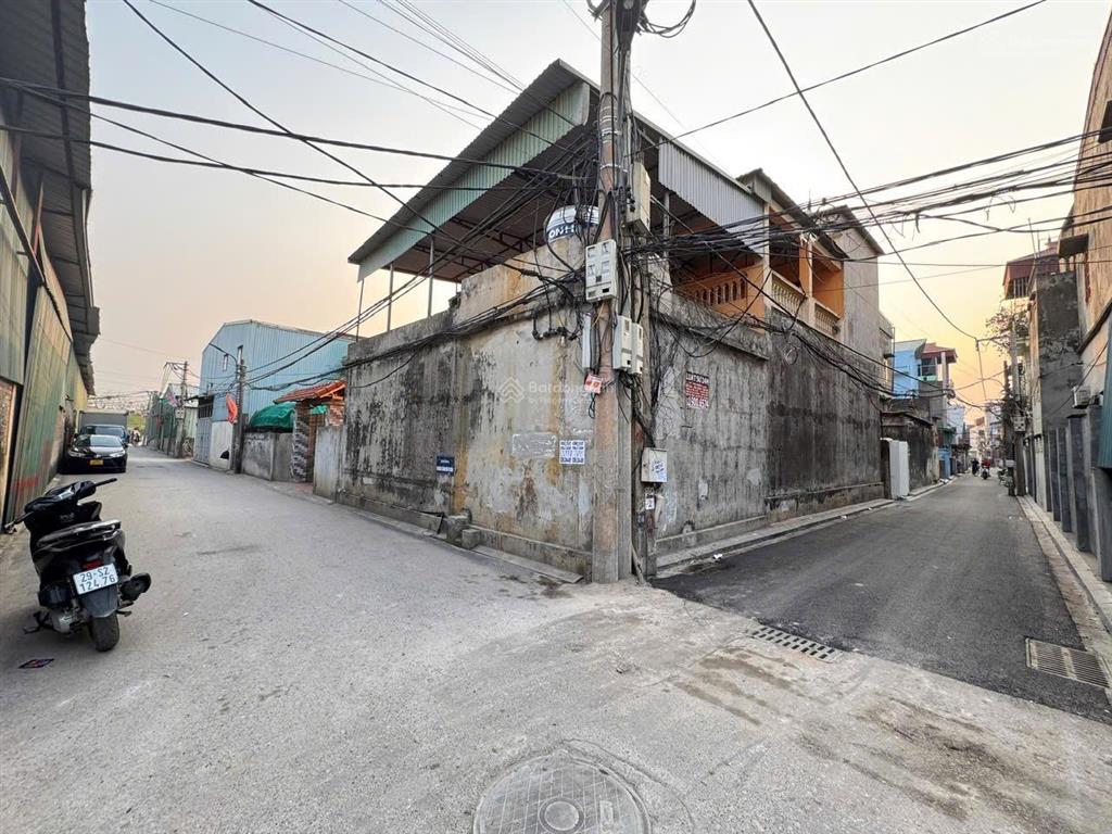 Cần bán gấp lô đất đẹp ô tô vào nhà