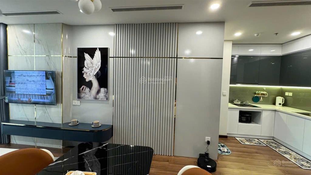 Bán gấp căn hộ 110m2 3pn, 2wc căn góc chung cư mipec 360 xuân thủy, cầu giấy,  0394 321 ***