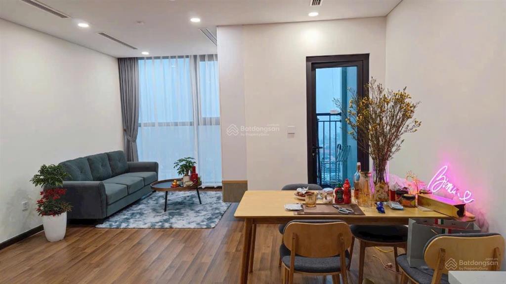 Chủ nhà chuyển đổi lên căn to gửi bên em bán gấp căn hộ 67m2 2 ngủ full nội thất đẹp tại mon city