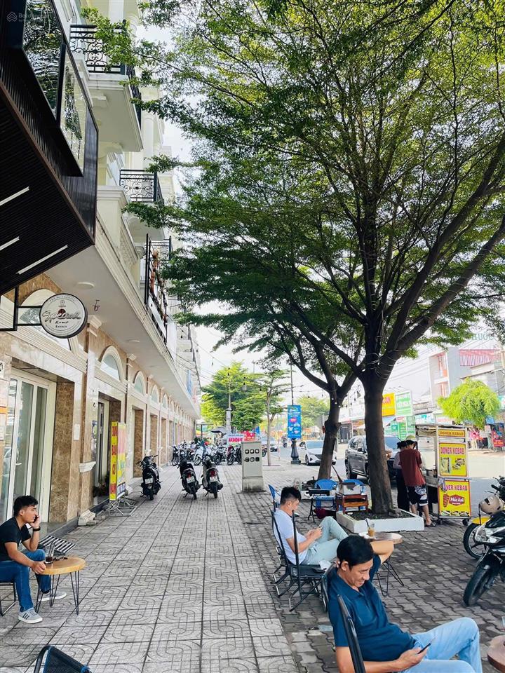 Bán nhà chỉ 5 tỷ  sổ hồng ngay  bàn giao full nội thất cao cấp