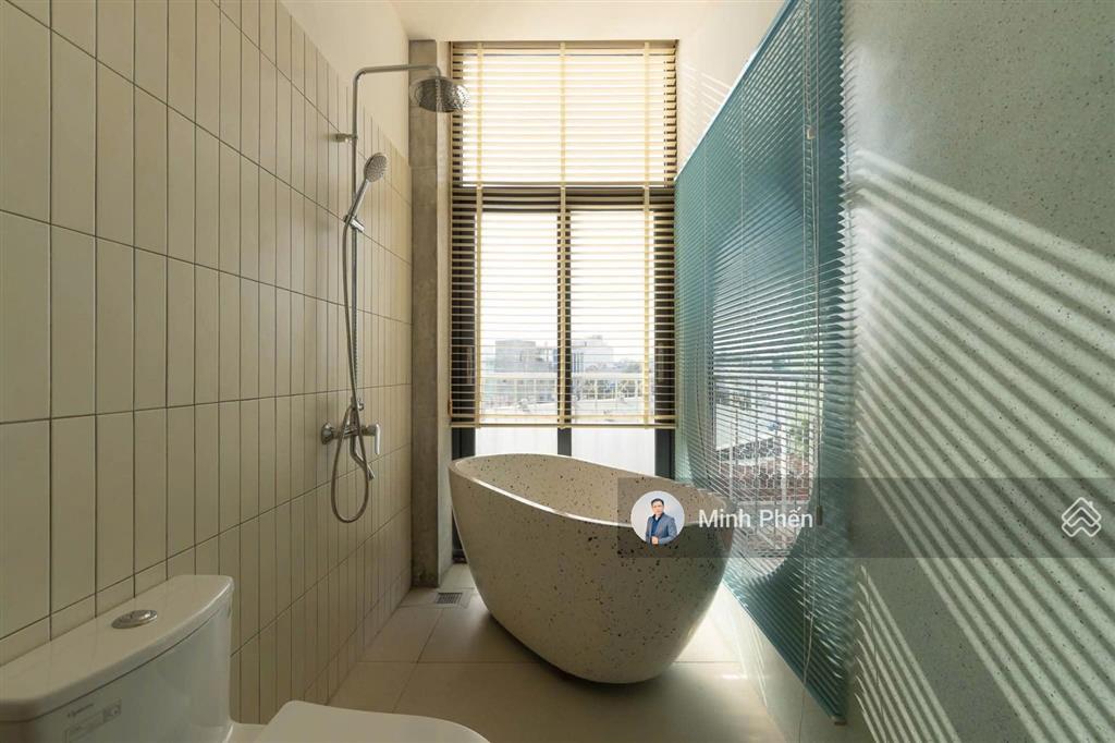 2mt trước sau nguyễn văn đậu. phường 5 phú nhuận  6 tầng thang máy  chỉ 21,5 tỷ thương lượng