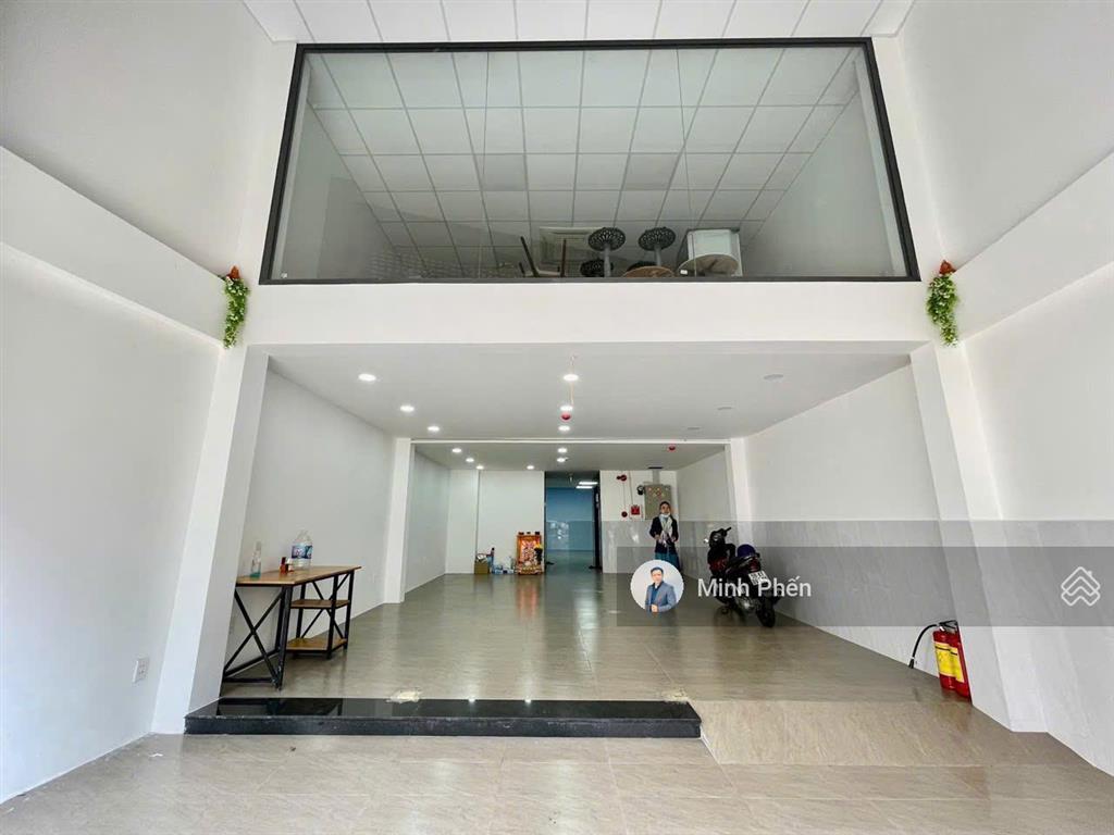 Mt ngang 6m đường nguyễn hiền. phường 4. quận 3  dt  6 x 20m  6 tầng sân thượng  chỉ 45 tỷ tl