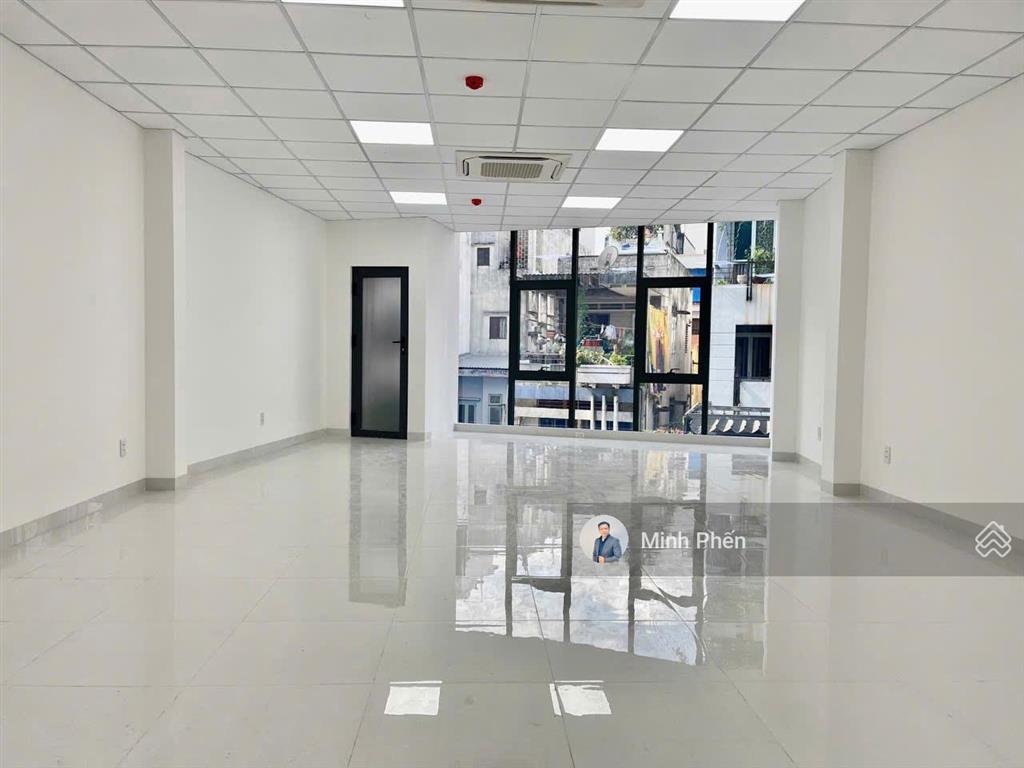 Mt ngang 6m đường nguyễn hiền. phường 4. quận 3  dt  6 x 20m  6 tầng sân thượng  chỉ 45 tỷ tl