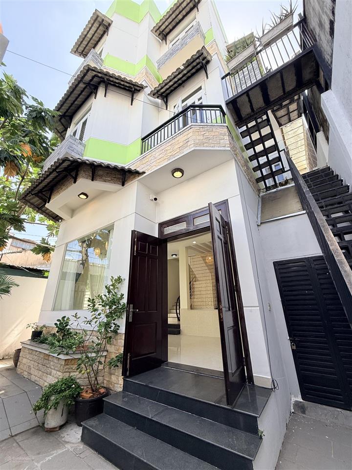 Bán nhà 3 tầng ngay hoàng trọng mậu, quận 7, ngang 9x11m, 7,9 tỷ