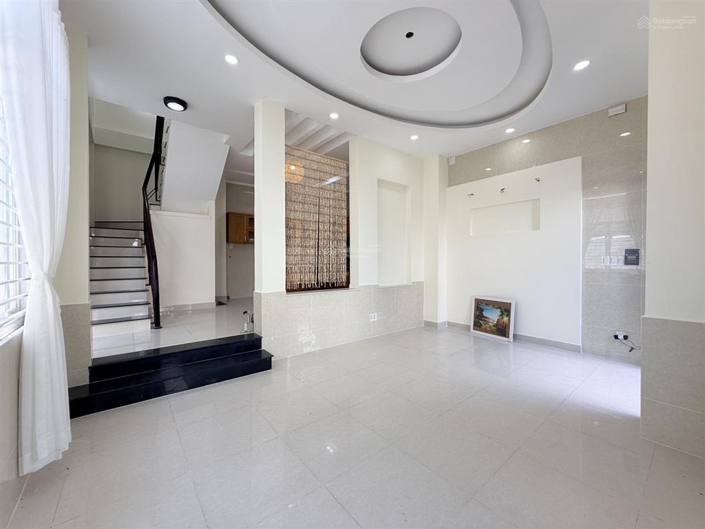 Bán nhà 3 tầng ngay hoàng trọng mậu, quận 7, ngang 9x11m, 7,9 tỷ