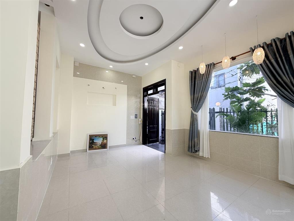 Bán nhà 3 tầng ngay hoàng trọng mậu, quận 7, ngang 9x11m, 7,9 tỷ