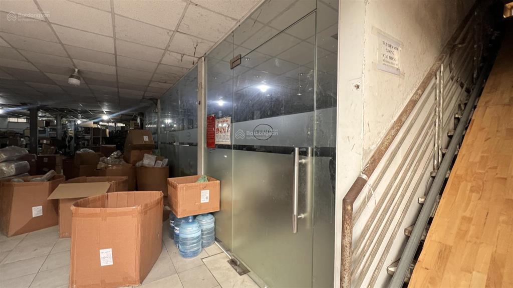 Bán kho xưởng đường cho thuê 60tr/th. giá 35tỷ. tl dtsd 1.100m2. đất 547m2. thổ cư 100%