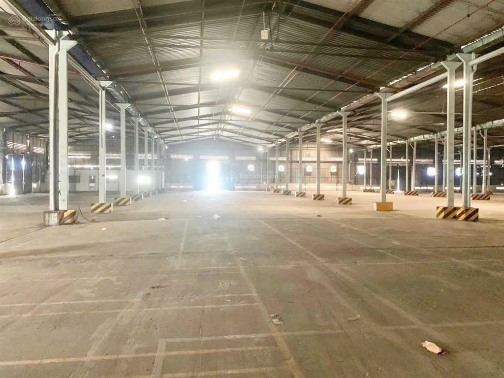 Kho giá hợp lý với đầy đủ pccc tự động, đường cont vào ngày, bảo vệ 24/24. chỉ 80k/m2/th
