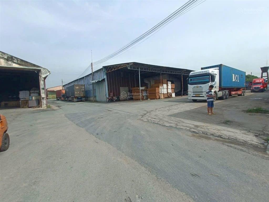Cụm kho xưởng và bãi trống gần xa lộ hà nội, q9. đường xe cont vào, có pccc. tổng 7.300m2