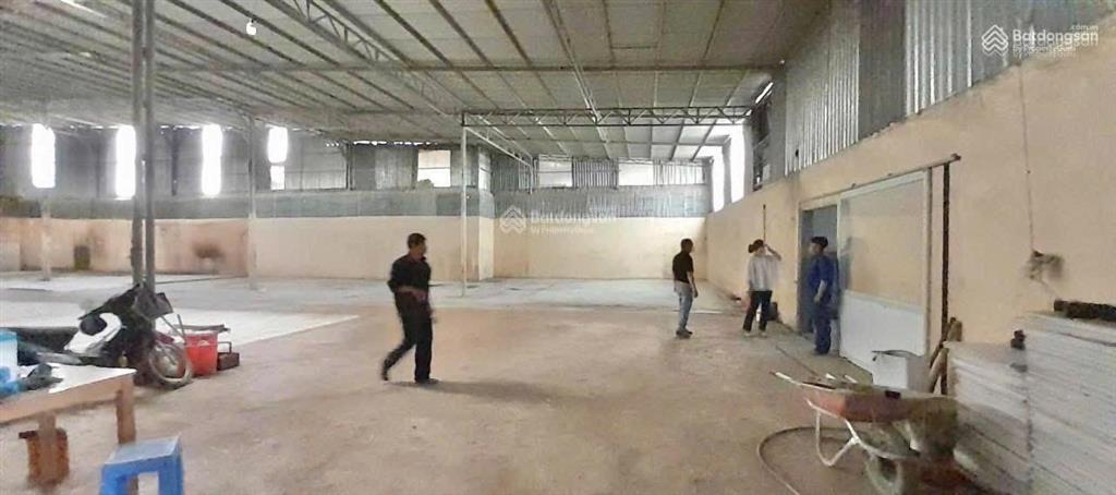Kho xưởng giá rẻ. 1.100m2 chỉ 50tr/th.