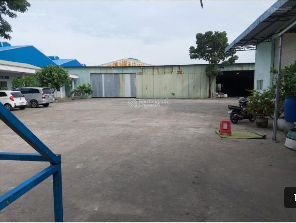 Tổng dt 5.650m2. dt kho 3.000m2. cho thuê hiện trạng 310tr/th. gần xn, phạm văn đồng