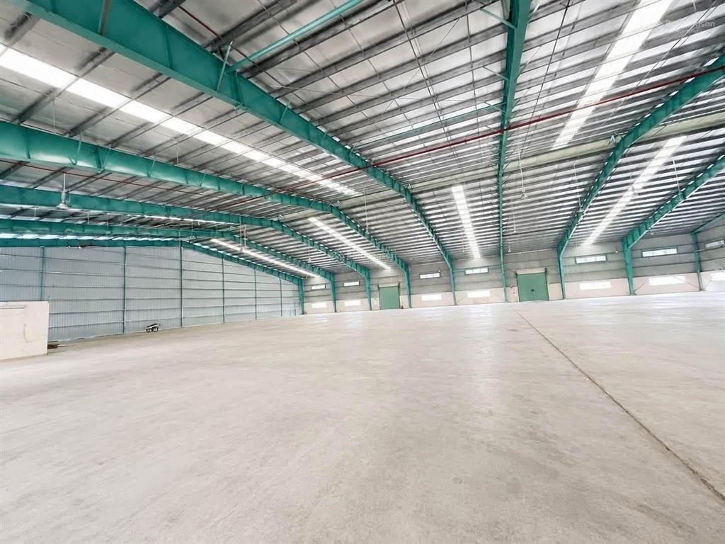 Kho 2.650m² có đầy đủ pccc, cont vào ban ngày, vị trí thuận lợi nhất khu vực thủ đức