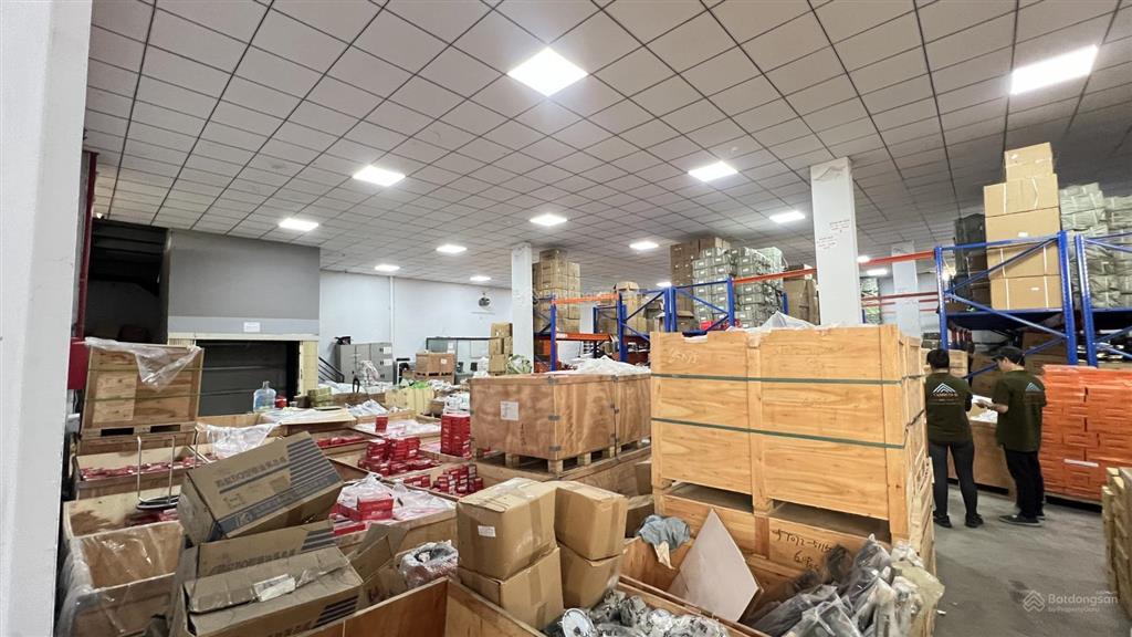 Kho 1.250m2. đầy đủ pccc tự động  thẩm duyệt nghiệm thu 110k/m2. đường xe cont vào ban ngày