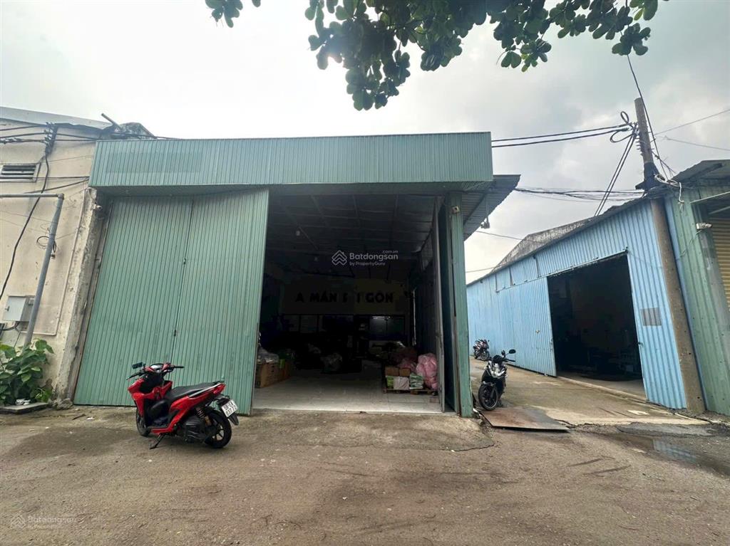 Kho ngay phạm văn đồng, thuận lợi di chuyển. xe container vào đc ban ngày