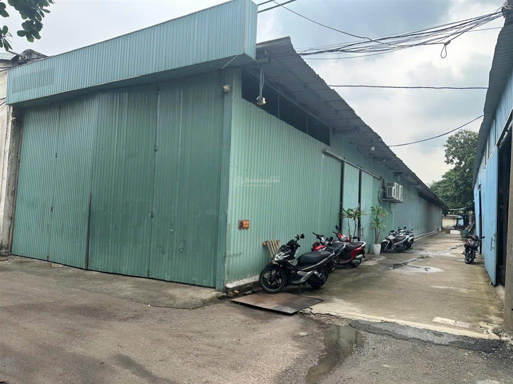 Kho ngay phạm văn đồng, thuận lợi di chuyển. xe container vào đc ban ngày