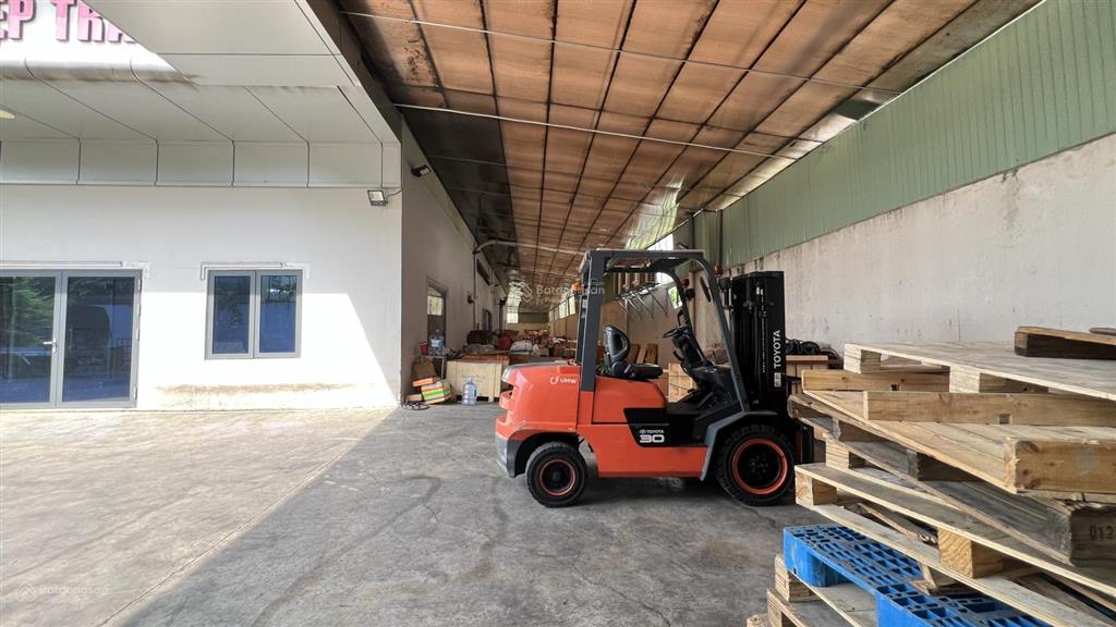 Mb, kho xưởng ngay mt đường lớn. rất hiếm sản phẩm có vị trí và diện tích tương tự. s= 3.300m2