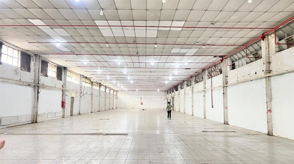 Kho 1.500m². đầy đủ pccc tự động  thẩm duyệt nghiệm thu 110k/m2. đường xe cont vào ngày