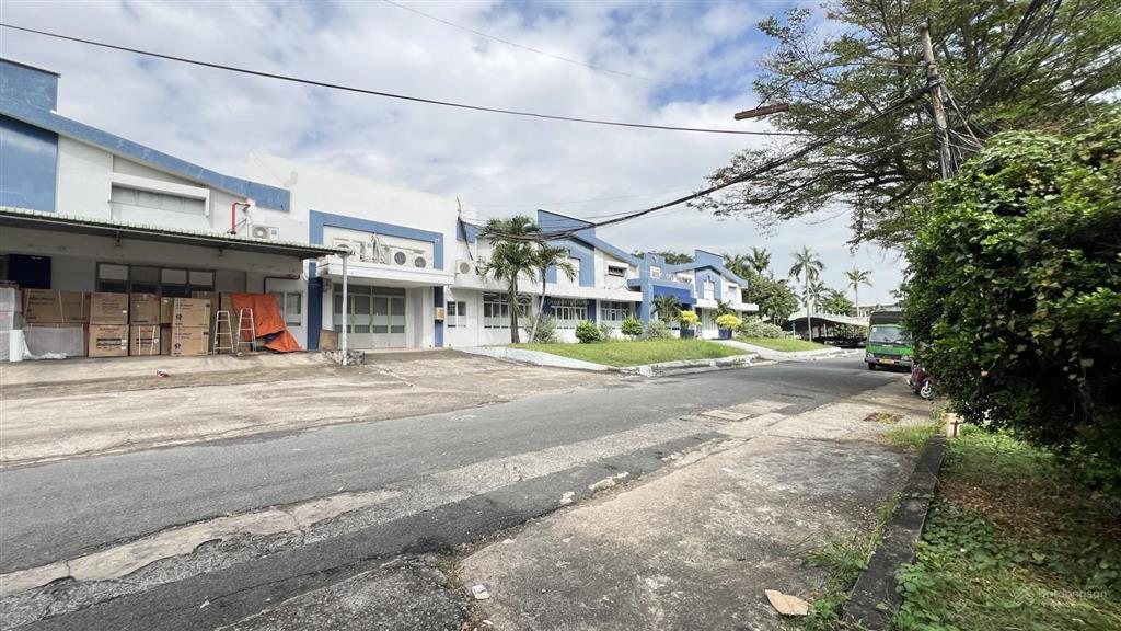 Kho 1.500m². đầy đủ pccc tự động  thẩm duyệt nghiệm thu 110k/m2. đường xe cont vào ngày
