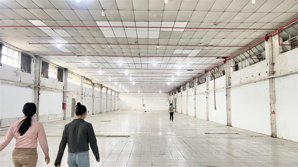 Kho 1.500m². đầy đủ pccc tự động  thẩm duyệt nghiệm thu 110k/m2. đường xe cont vào ngày