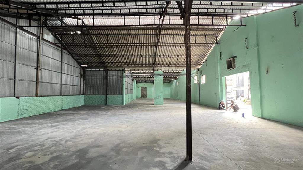 Kho đầy đủ pccc, bảo vệ, mới sơn sửa. xe cont đậu cửa. tổng 450m2