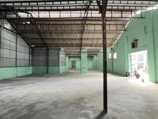 Kho đầy đủ pccc, bảo vệ, mới sơn sửa. xe cont đậu cửa. tổng 450m2