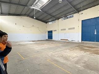 Kho mới sửa 100%, đầy đủ pccc, bảo vệ, nền epoxy. xe cont đậu cửa. tổng 450m2