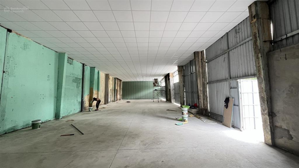Kho mới sửa 100%, đầy đủ pccc, bảo vệ, nền epoxy. xe cont đậu cửa. tổng 450m2