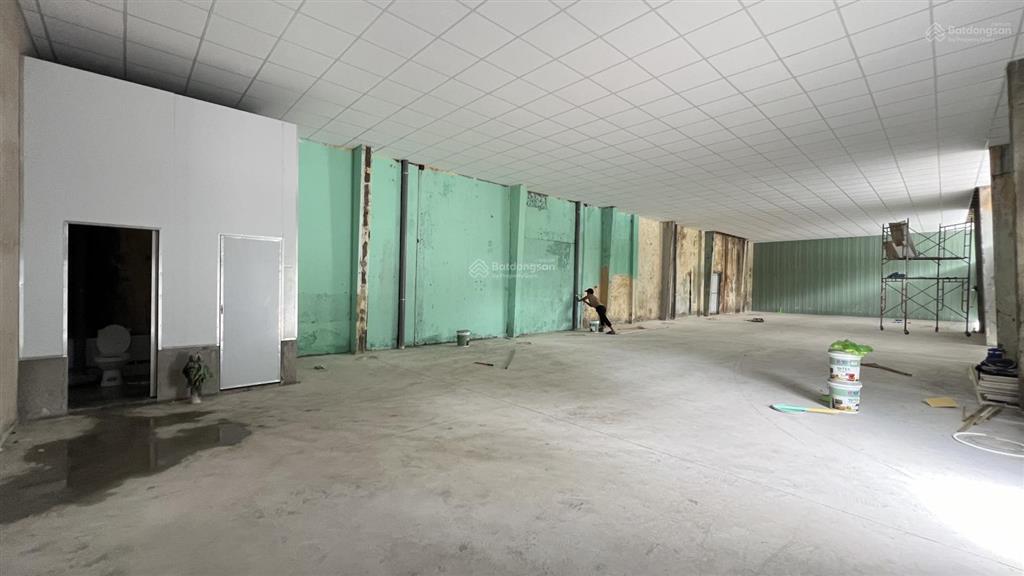Kho mới sửa 100%, đầy đủ pccc, bảo vệ, nền epoxy. xe cont đậu cửa. tổng 450m2