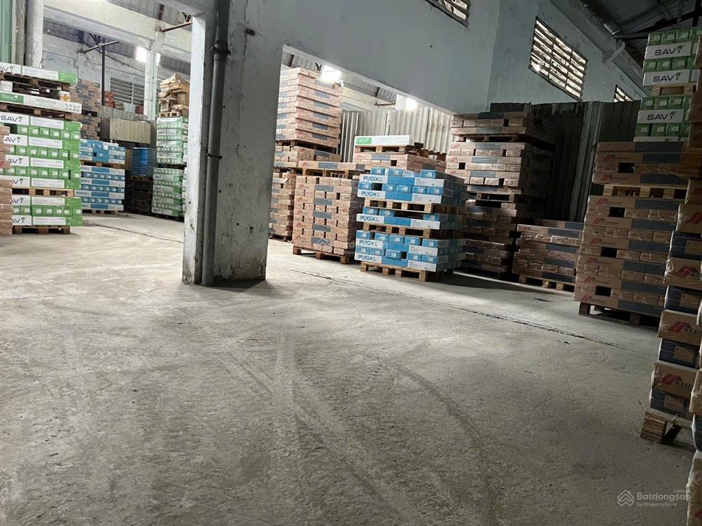 Kho 500m2, đường cont 40f. có bảo vệ 24/24. giá 100k/m2