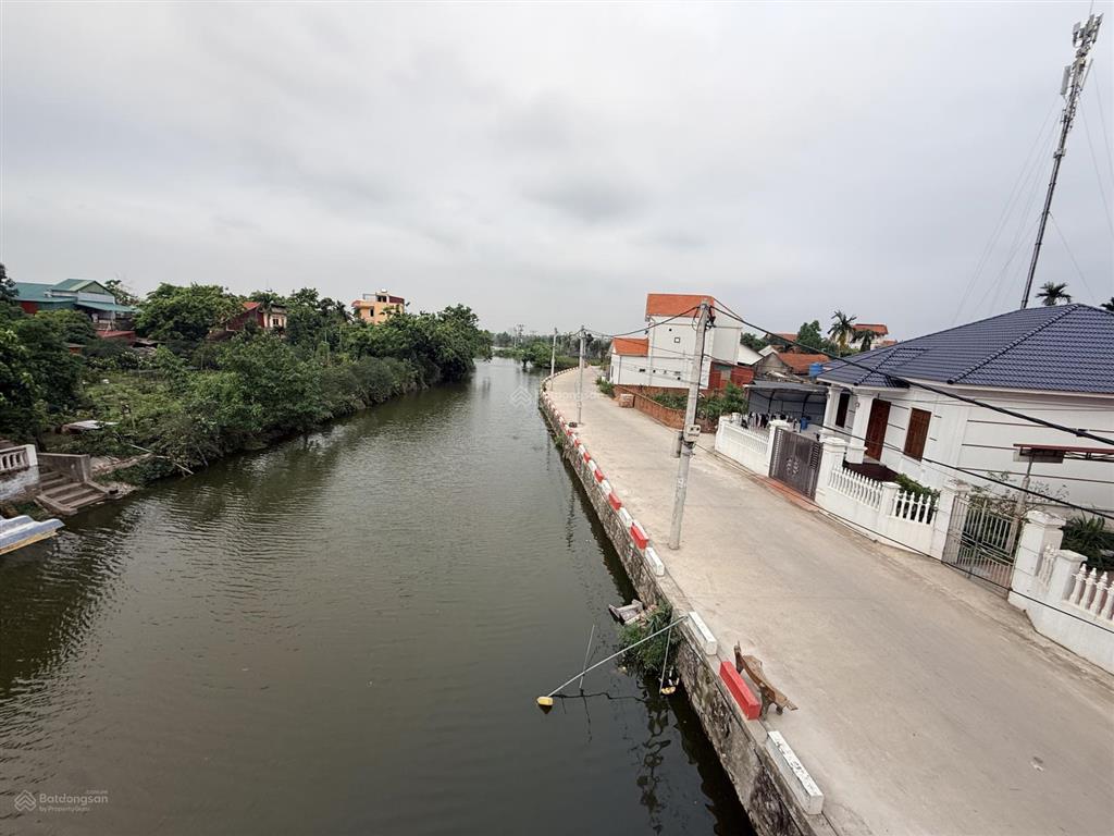 Bán đất view hồ, mặt đường chính 8m