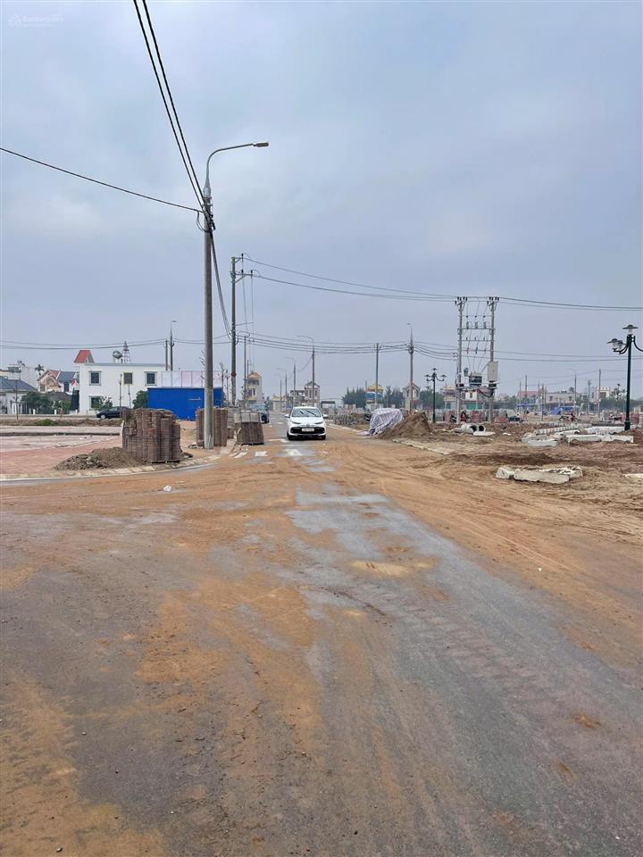 Tôi cần bán lô đất này ở hải xuân, hải hậu, nam định giá 1.5 tỷ  95m2 full thổ cư.  0977 494 ***