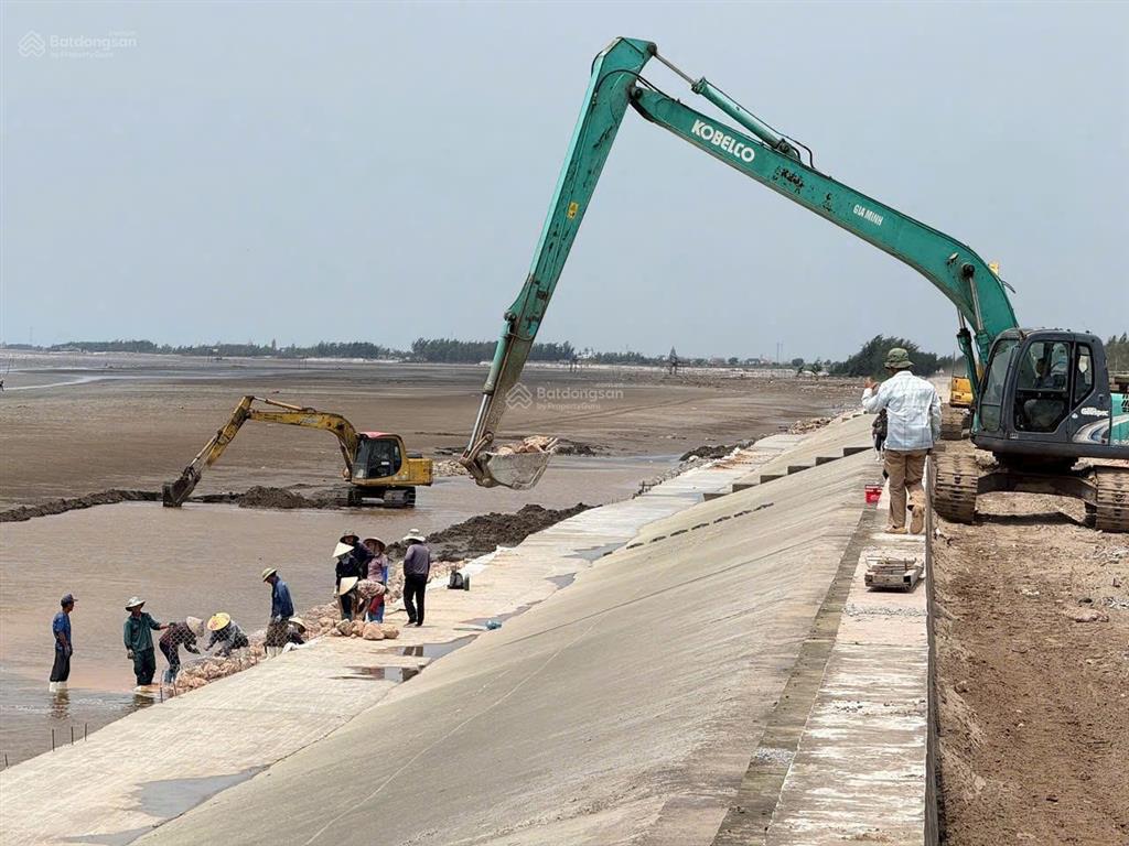 Đất biển ninh cơ  vị trí đẹp bãi tắm chính giá 1 tỳ 200 triệu  diện tích 92m2.  0977 494 ***
