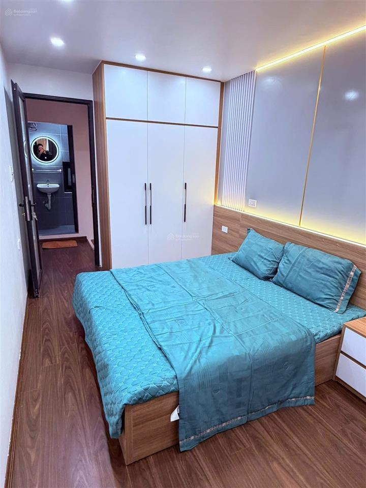 Bán nhà ngõ chợ văn chương. xây 18m2 x 5 tầng. có sổ đỏ riêng. giá 5,6 tỷ.