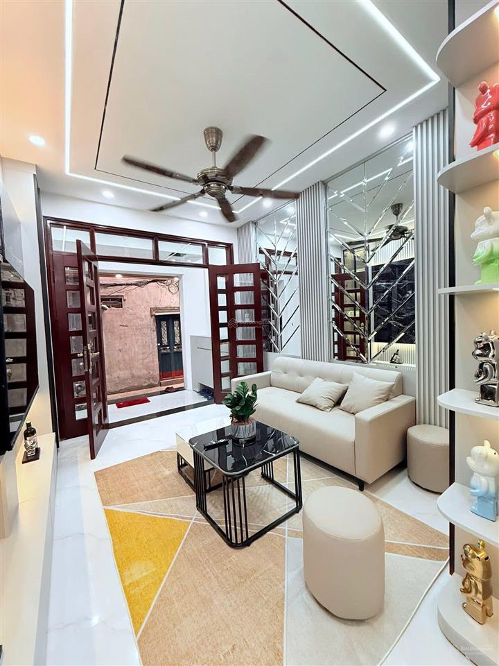 Nhà đẹp lô góc phố hồng mai . ngõ thông , đầy đủ nội thất . 40m2 xây 4 tầng.