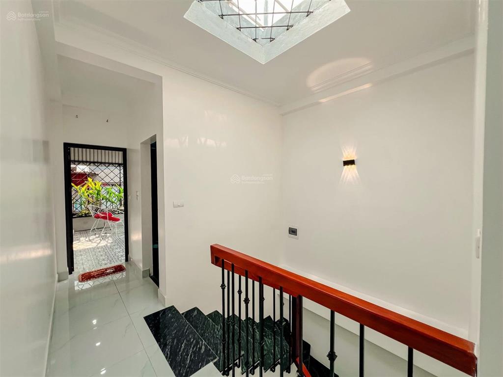Nhà đẹp lô góc phố hồng mai . ngõ thông , đầy đủ nội thất . 40m2 xây 4 tầng.